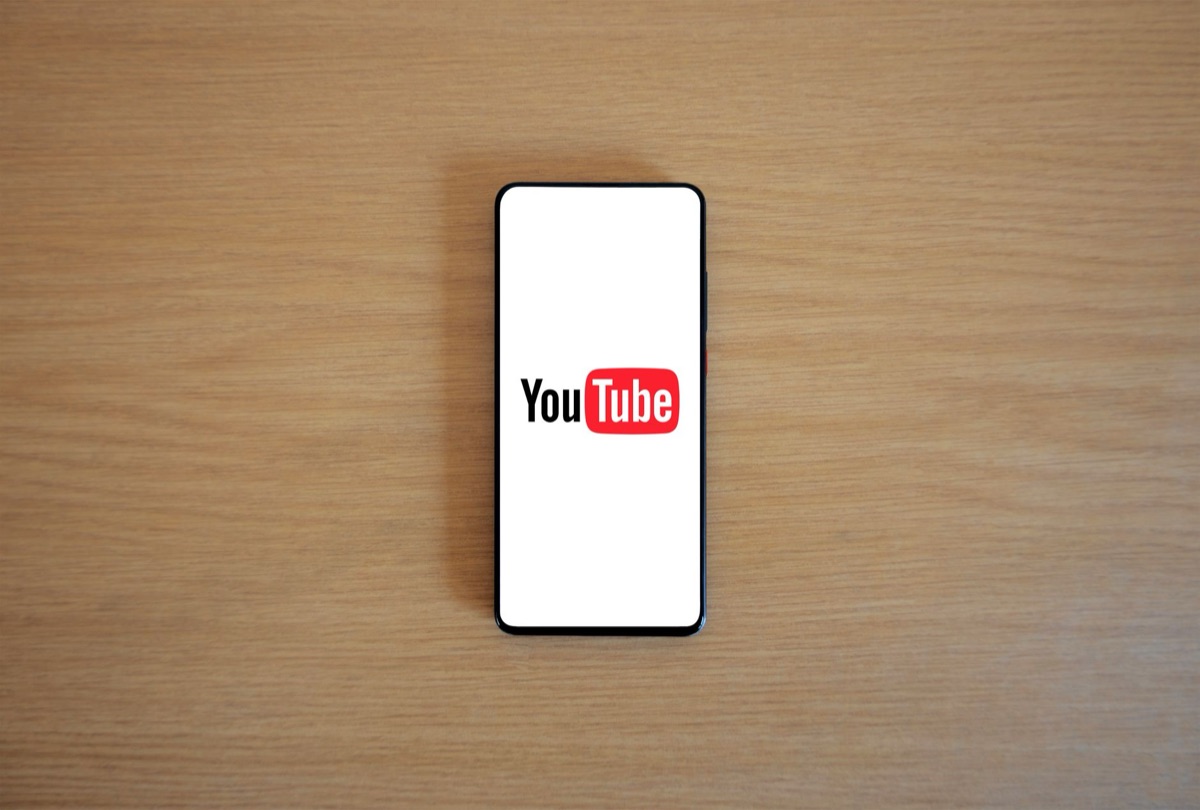 YouTube interface showcasing Japanese music trends